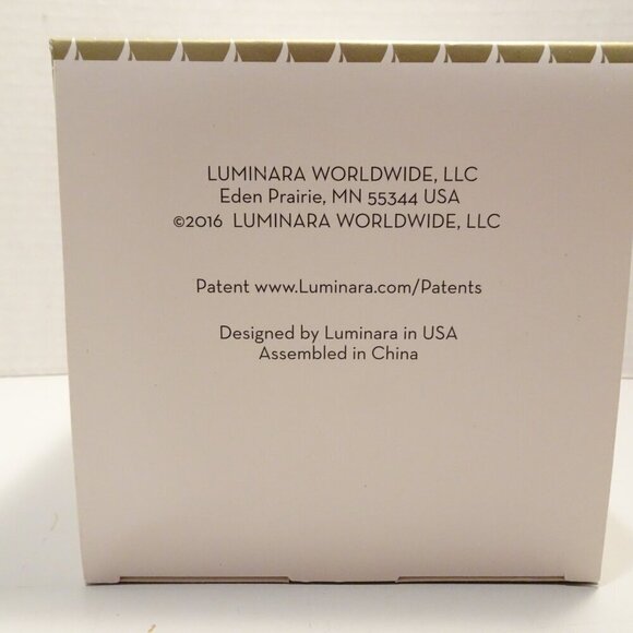 Luminara Christmas Red Berry Real Flame Effect Candle Glass Ornament  w/Remote - Picture 5 of 7